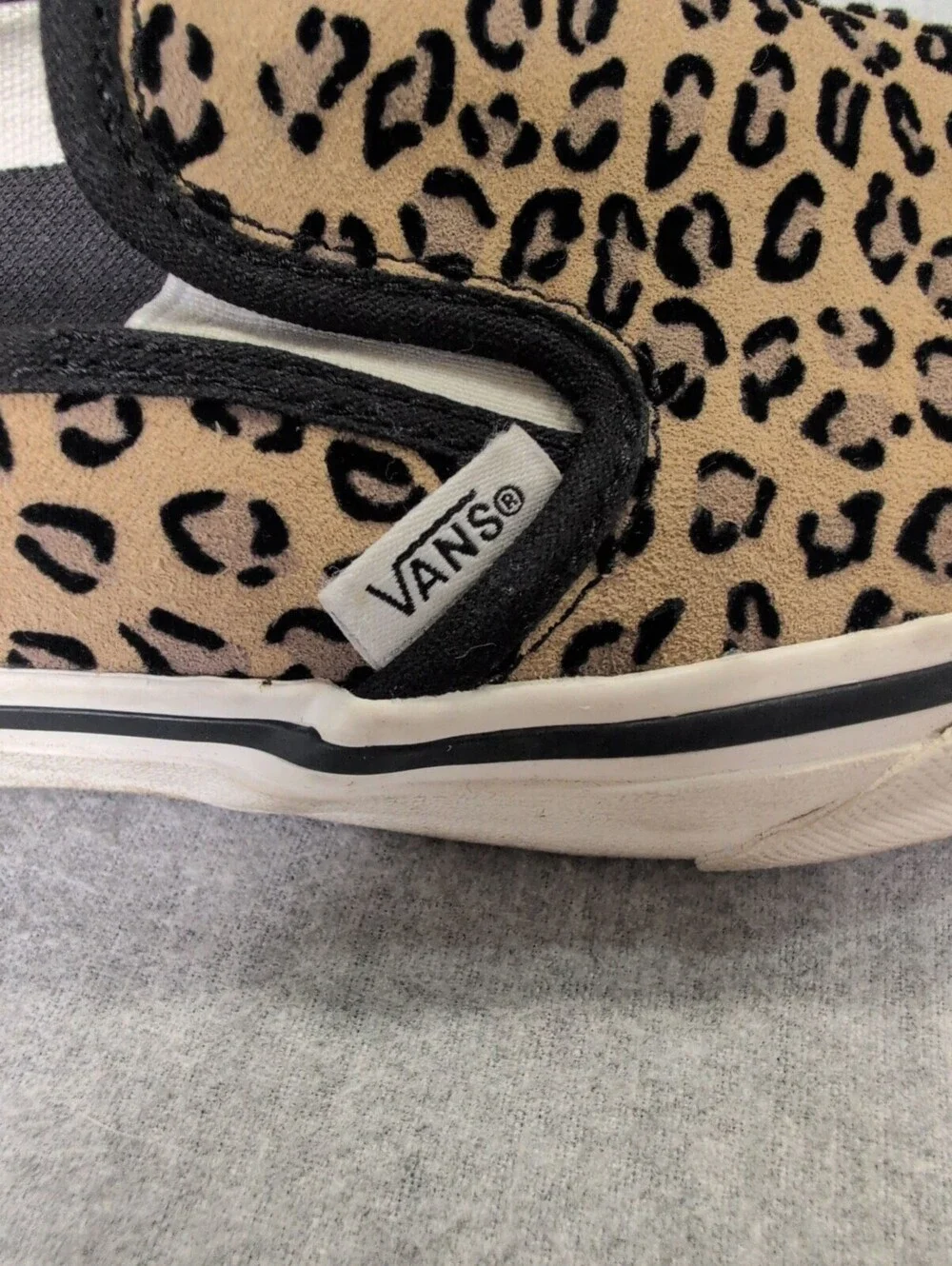 Vans leopard print slip-on sneakers mens size 5 women's size 7
